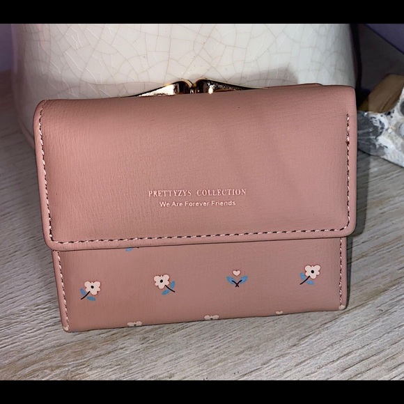 Pink Wallet - Picture 2 of 4